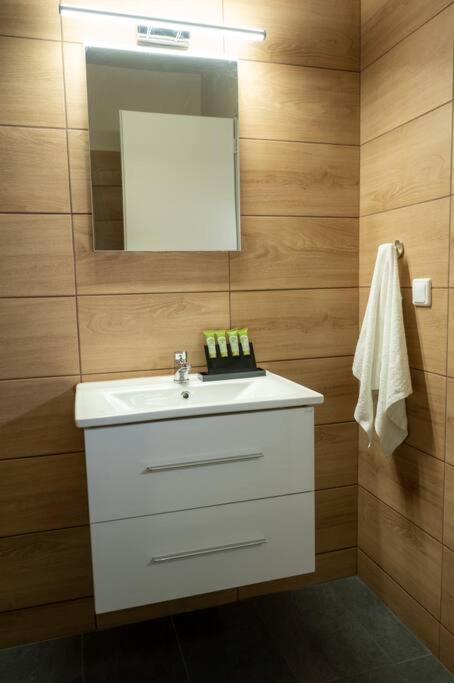 קורופיון Anesis Airport Rooms 204 מראה חיצוני תמונה